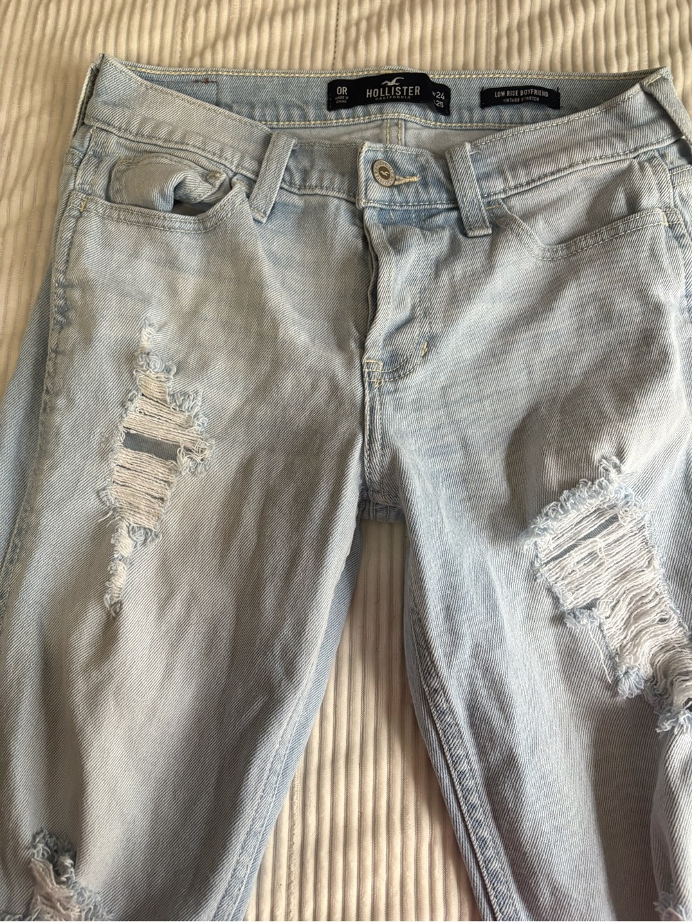 Hollister Light Wash Distressed Women’s Jeans